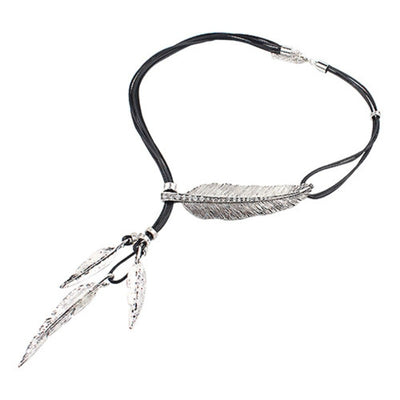Collar Pendiente Multicapa con Borlas de Plumas y Hojas en Cuerda Negra - 3 Colores - Image 2