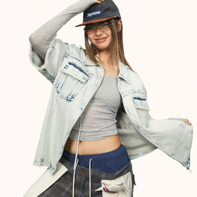 Camisa Denim Retro Desteñida con Mangas Cortas y Bordes Deshilachados - Image 2
