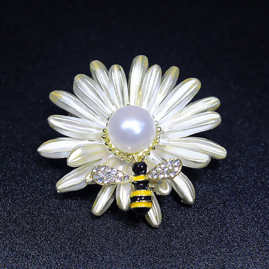 Broche Floral Silvestre con Perla Genuina y Abeja - Accesorio Elegante para Vestidos - Image 5