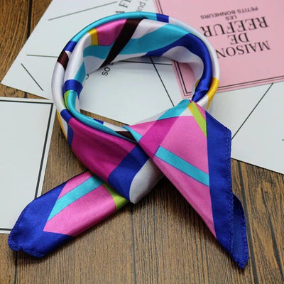 Pañuelo de Seda Elegante - Image 13