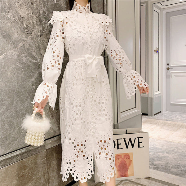Vestido Cuello Alto en Encaje de Manga Larga
