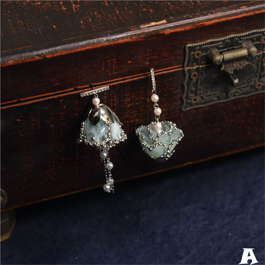 Aretes de Resina Camelia Hechos a Mano - Diseño Artesanal Exclusivo