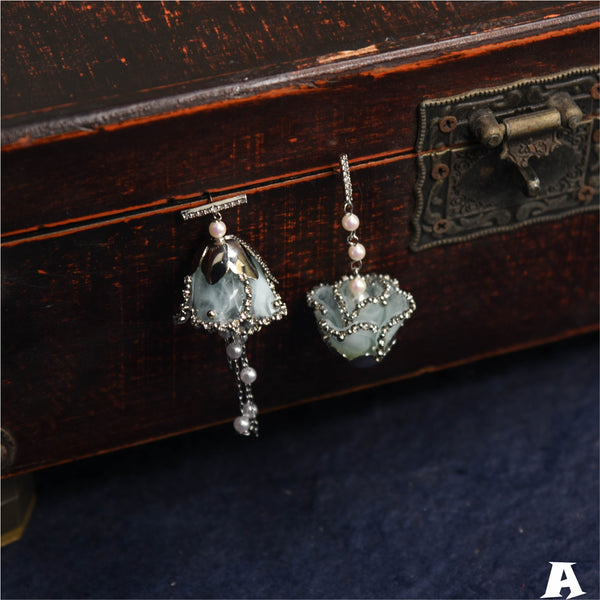 Aretes de Resina Camelia Hechos a Mano - Diseño Artesanal Exclusivo