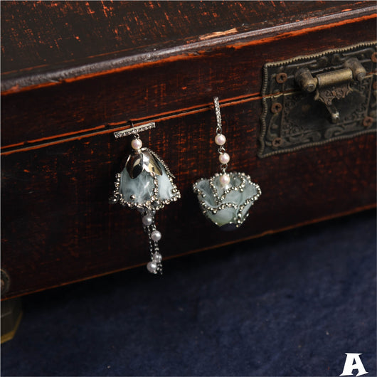 Aretes de Resina Camelia Hechos a Mano - Diseño Artesanal Exclusivo