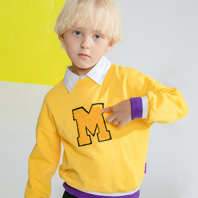 Suéter para niño cuello redondo con letras