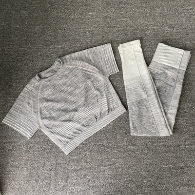 Ropa de Yoga Tejida sin Costuras - Image 25