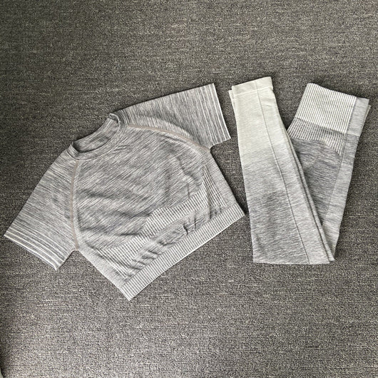 Ropa de Yoga Tejida sin Costuras - Image 25