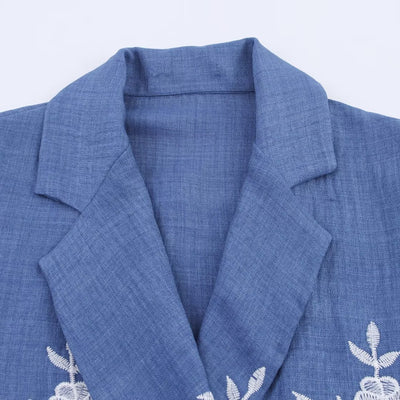 Blazer Elegante con Detalles Calados y Bordados para Mujer - Image 3