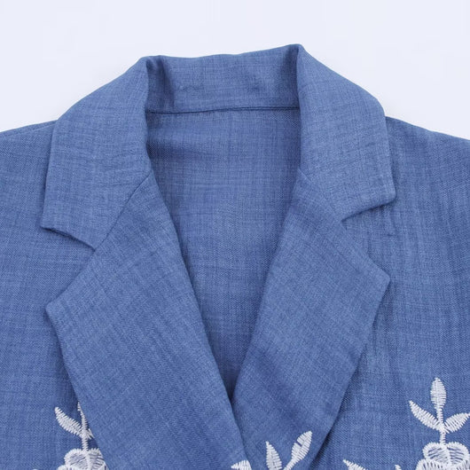 Blazer Elegante con Detalles Calados y Bordados para Mujer - Image 3
