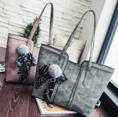 Bolso de Hombro con Pañuelo de Seda - Image 5