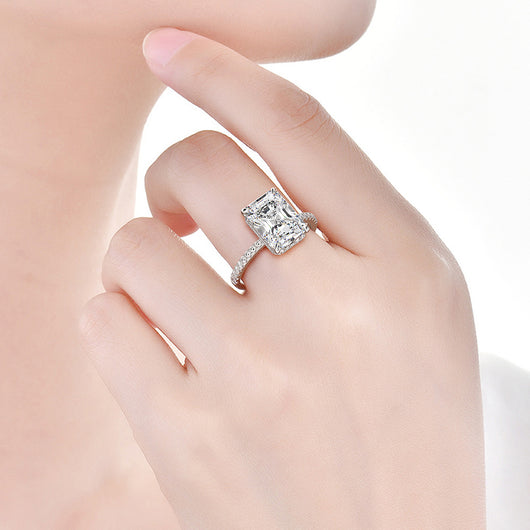 Anillo de Esmeralda Rectangular Tallado con Flor y Punta Redonda - Image 3