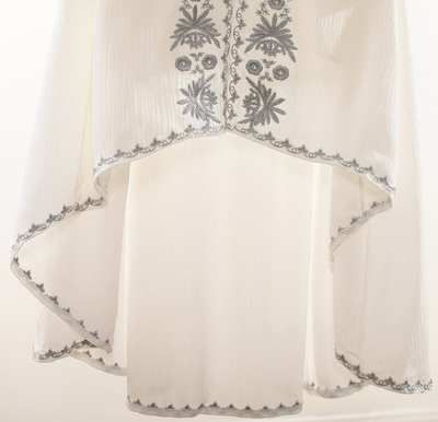 Vestido Largo de Cuello en V con Bordados Artesanales - Image 8