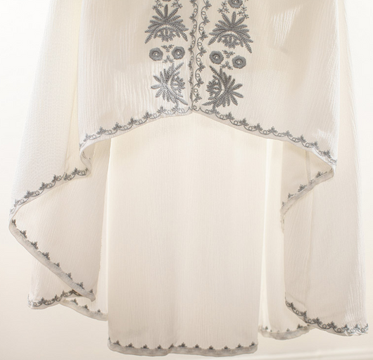 Vestido Largo de Cuello en V con Bordados Artesanales - Image 8