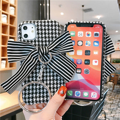 Funda Protectora para Apple con Diseño de Moño Calado y Anillo Metálico - Image 2