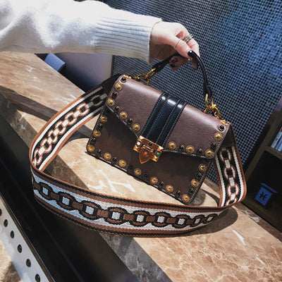 Bolso Cuadrado Pequeño con Tachuelas - Image 13