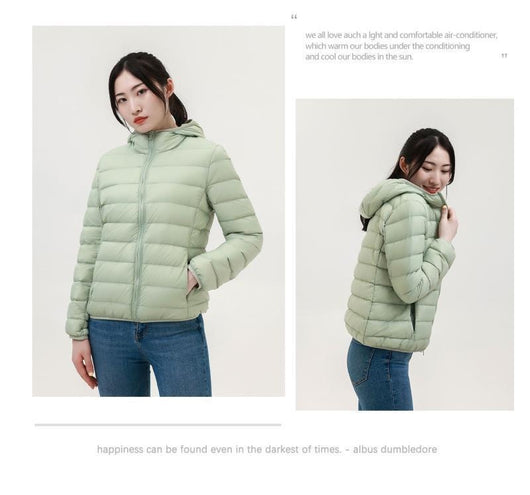 Chaqueta Corta Acolchada de Plumón para Mujer con Capucha y Cuello Alto - Image 17