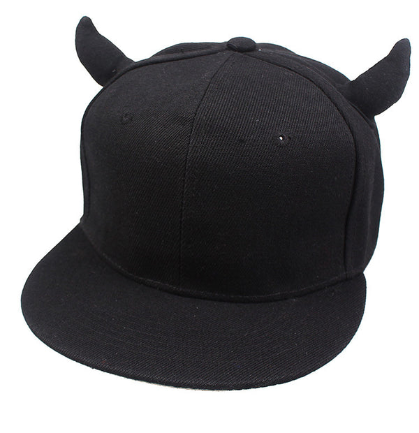 Gorra de Béisbol Negra con Cuernos