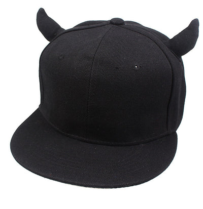 Gorra de Béisbol Negra con Cuernos