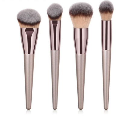 Set de Brochas de Maquillaje con Mango de Madera y Acabado Oro Champagne