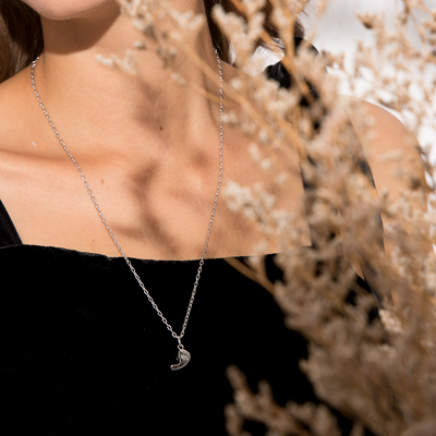 Collar Magnético Love Eyes - Joyería Moderna con Imanes - Image 3