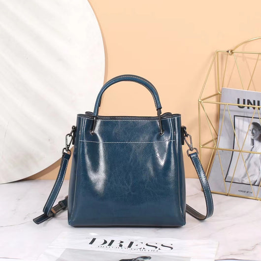 Bolso Bandolera de Cuero para Mujer - Diseño Versátil y Portátil - Image 12
