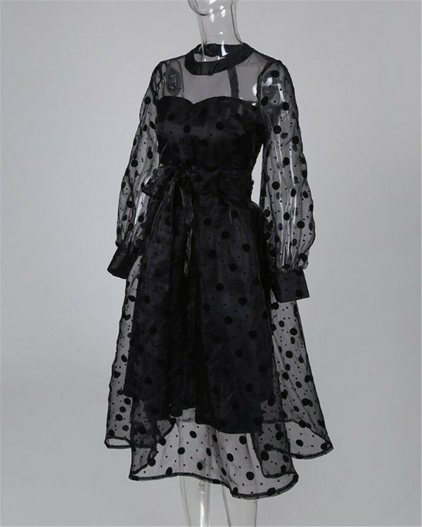 Vestido Negro con Lunares y Mangas de Malla Linterna
