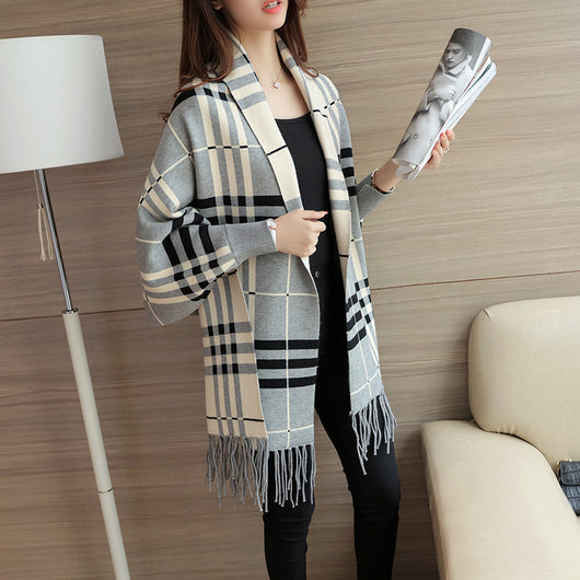Capa Poncho Escocés con Borlas - Abrigo Elegante para Mujer