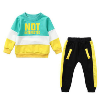 Traje Infantil de Dos Piezas - Image 5