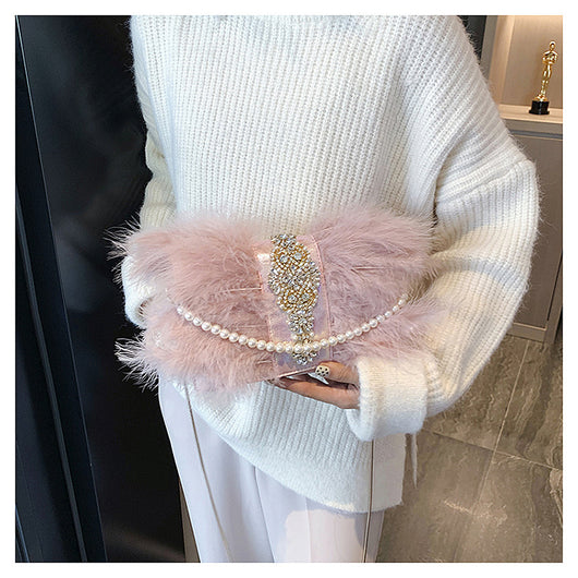 Bolso de Noche Elegante con Plumas de Avestruz y Cadena de Perlas - Image 36