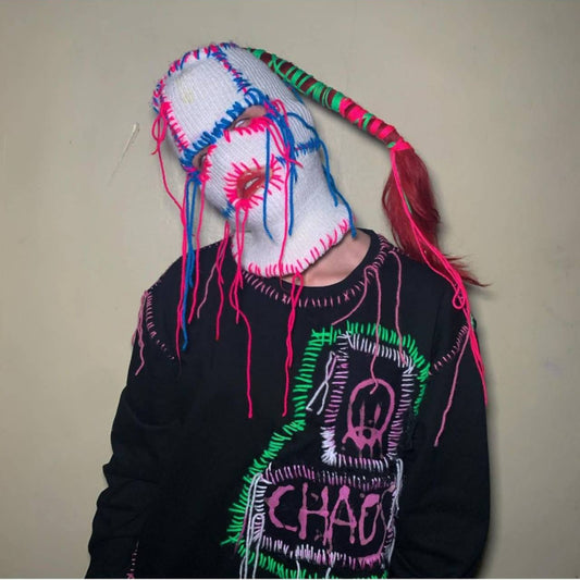 Gorro Tejido a Mano con Líneas de Colores Vibrantes - Image 2