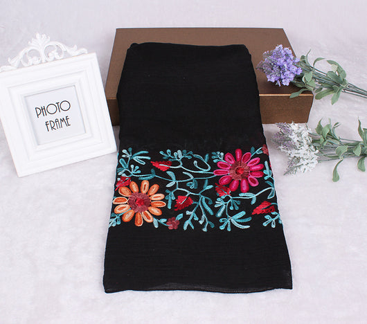 Pañuelo Étnico de Seda con Bordados Florales - Protección Solar y Estilo - Image 6