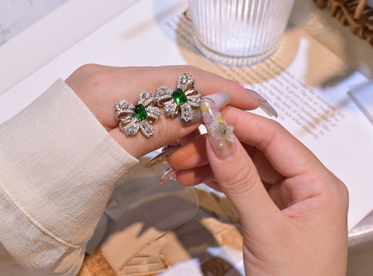 Aretes de Plata Esterlina con Esmeralda Verde en Forma de Moño - Image 15