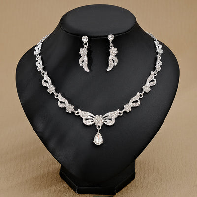 Conjunto de Aretes y Collar con Perlas y Cristales para Mujer - Image 10