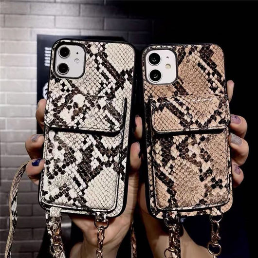 Funda Protectora para Teléfono con Patrón Piel de Serpiente y Compartimentos para Tarjetas