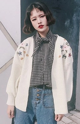 Cardigan Tejido Suelto con Bordados Delicados