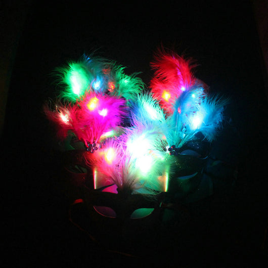 Tocado Luminoso de Plumas - Image 8