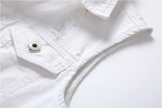 Chaleco Denim Blanco con Bolsillos y Detalles Rotos - Image 17