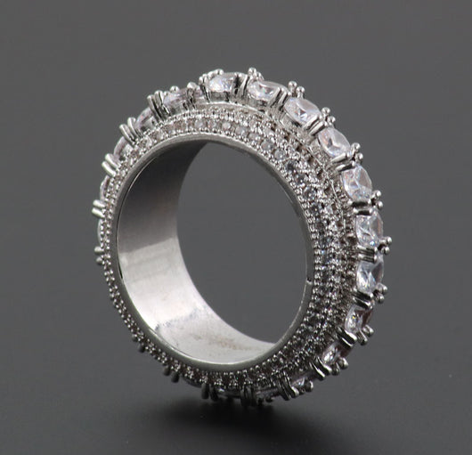 Anillo Hip-hop Giratorio con Diamantes y Circones Micro Incrustados