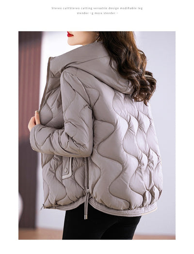 Abrigo Acolchado Estilo Occidental con Capucha para Mujer - Diseño Slim Fit - Image 32