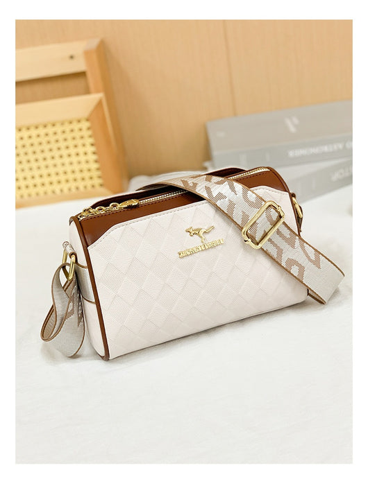 Bolsa Mensajera de Cuero con Detalles en Relieve - Elegancia Minimalista - Image 8