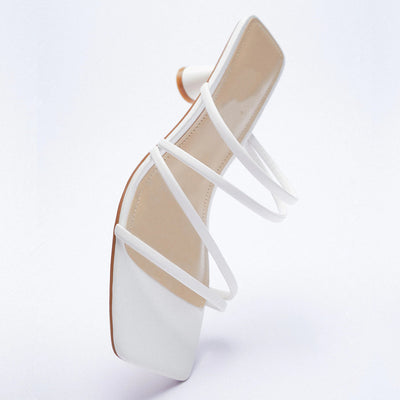 Sandalias Elegantes con Tacon Fino y Punta Cuadrada en Tonos Vino Tinto - Image 3