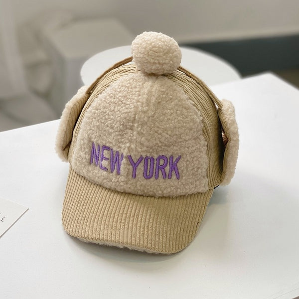 Gorro Infantil de Pana con Bordado y Combinación de Colores