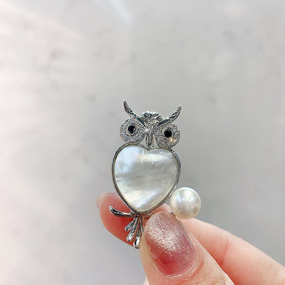 Broche de Búho en Cobre y Circón con Perla Natural