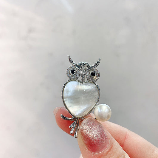 Broche de Búho en Cobre y Circón con Perla Natural