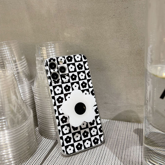 Funda para Celular con Diseño de Celosía Floral en Blanco y Negro - Image 2
