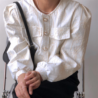 Blusa Jacquard con Flores en Relieve y Mangas Puff - Image 3