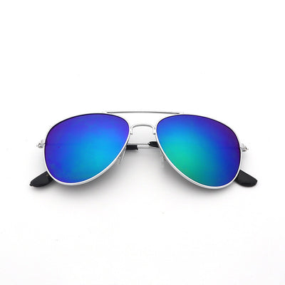 Gold frame aviator sunglasses with dark black lenses, featuring a classic vintage style. - Image 15