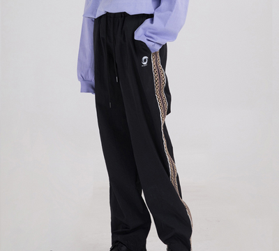 Pantalones Rectos Clásicos con Detalles Bordados Laterales - Image 4