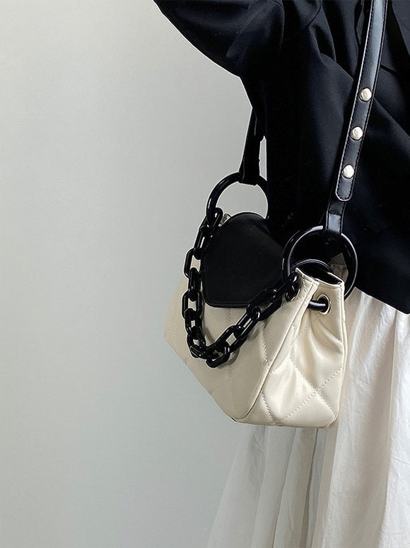 Bolso Cuadrado Pequeño con Cadena de Una Sola Asa