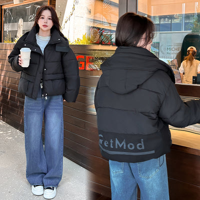 Chaqueta Acolchada de Algodón con Letras Bordadas y Costuras - Image 4